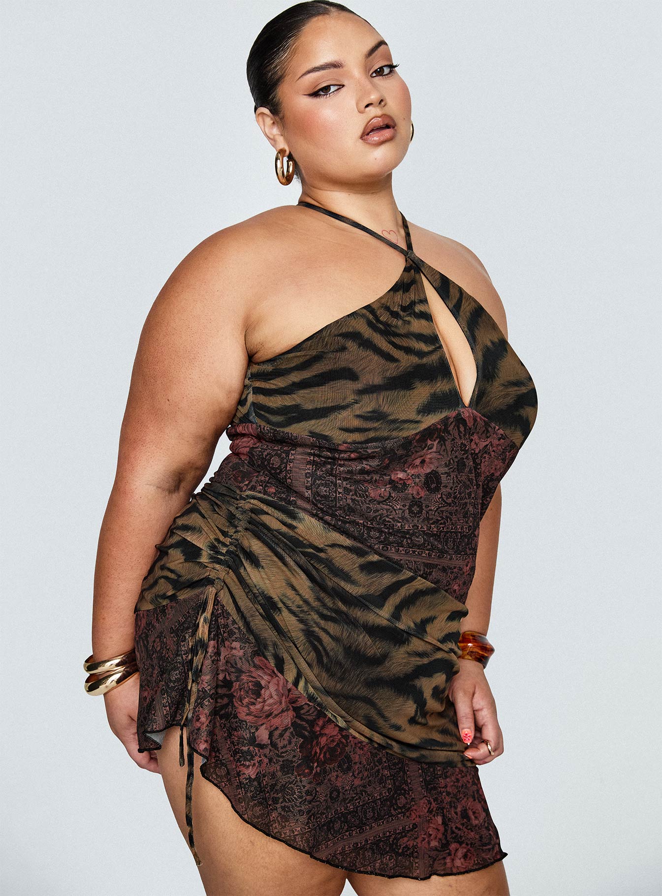 Syrefena Boyundan Bağlamalı Mini Elbise Çok Kavisli